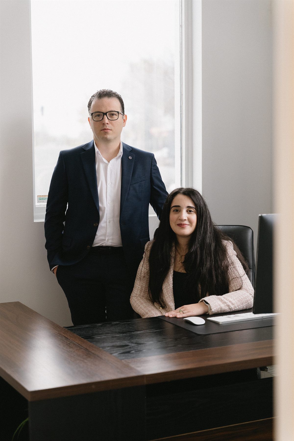 Kenza Ikhou et Rafik Salah, cofondateurs du Cabinet Virtus, dans leur bureau de Chambly